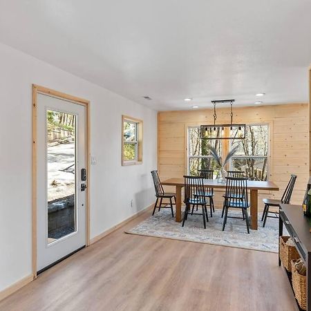 New! Modern Cabin With Two Decks, Bar & Game Room! Gatlinburg Exteriör bild