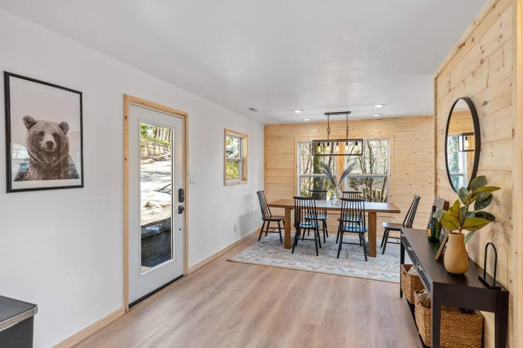 New! Modern Cabin With Two Decks, Bar & Game Room! Gatlinburg Exteriör bild