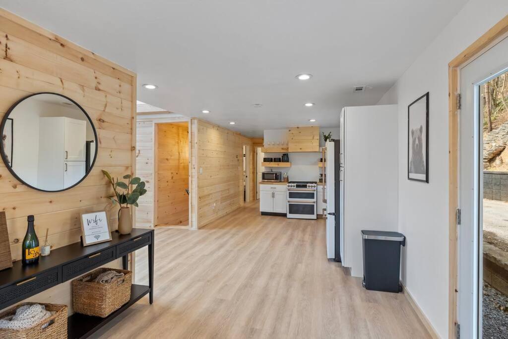 New! Modern Cabin With Two Decks, Bar & Game Room! Gatlinburg Exteriör bild