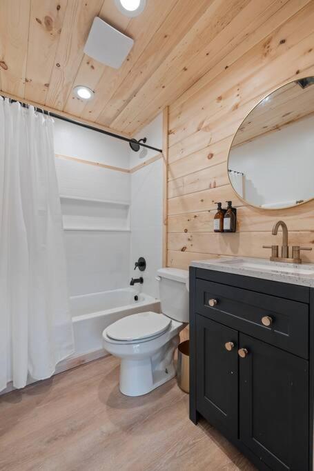 New! Modern Cabin With Two Decks, Bar & Game Room! Gatlinburg Exteriör bild