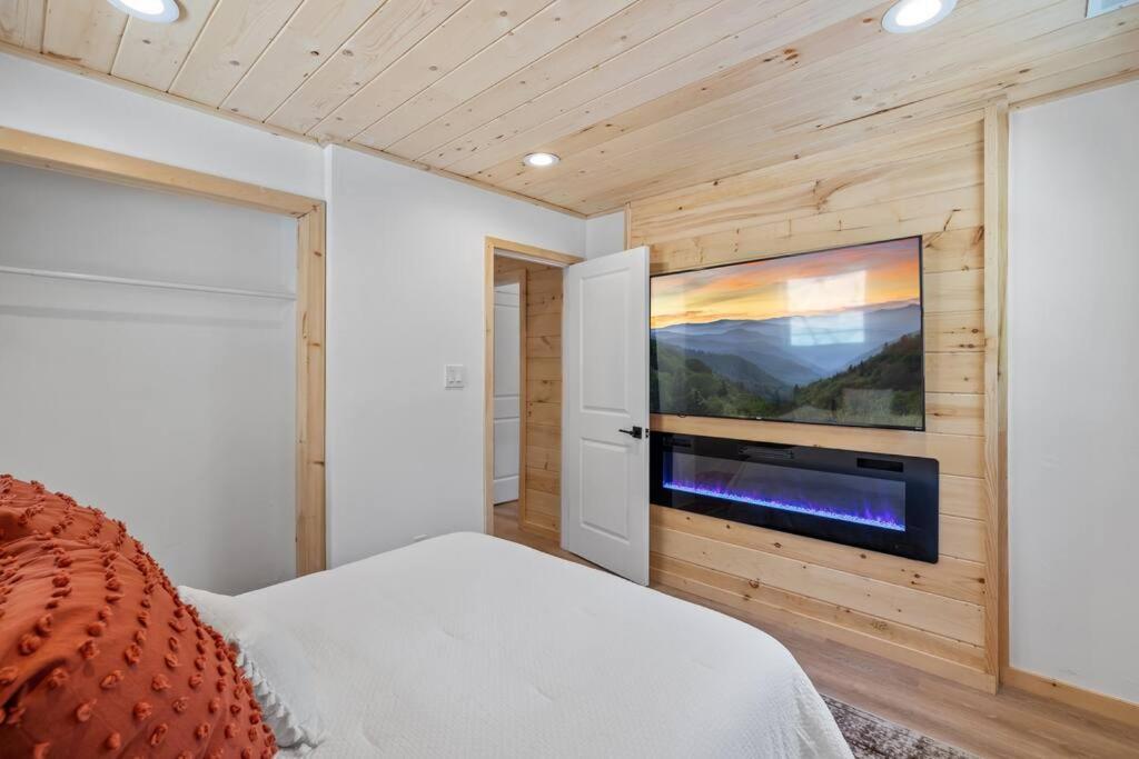 New! Modern Cabin With Two Decks, Bar & Game Room! Gatlinburg Exteriör bild