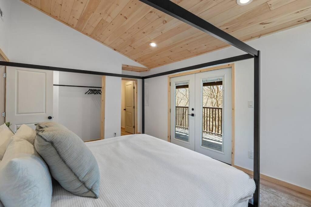 New! Modern Cabin With Two Decks, Bar & Game Room! Gatlinburg Exteriör bild