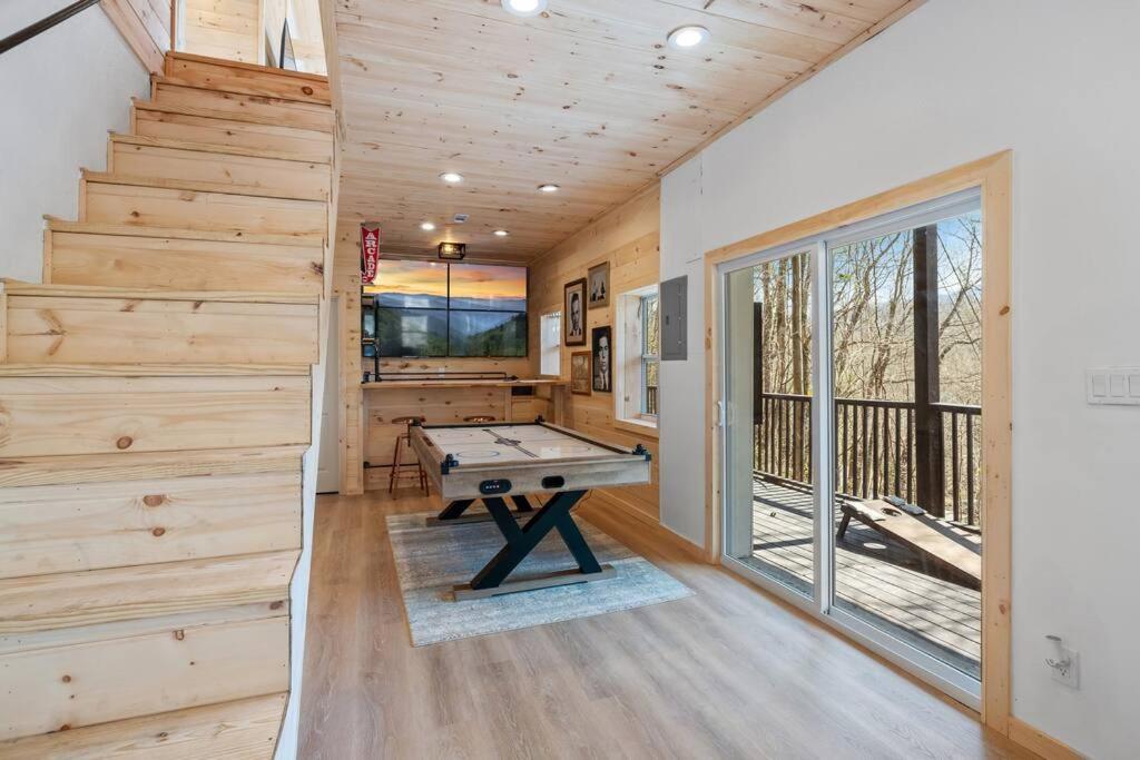 New! Modern Cabin With Two Decks, Bar & Game Room! Gatlinburg Exteriör bild