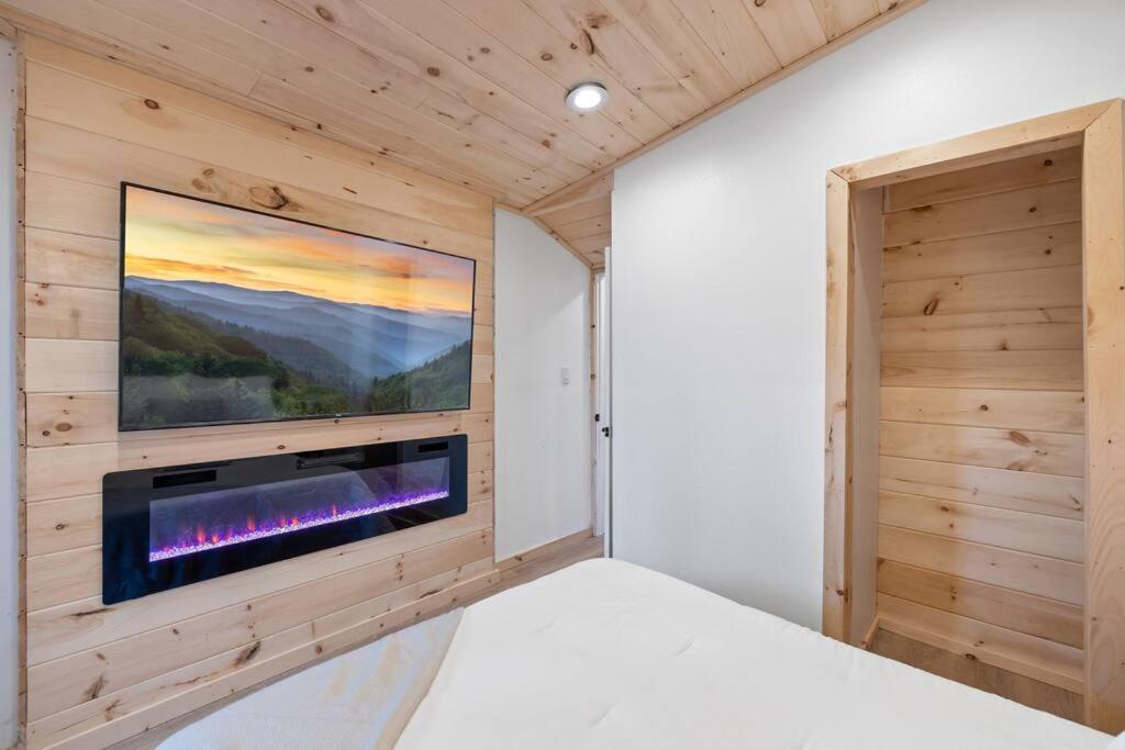 New! Modern Cabin With Two Decks, Bar & Game Room! Gatlinburg Exteriör bild