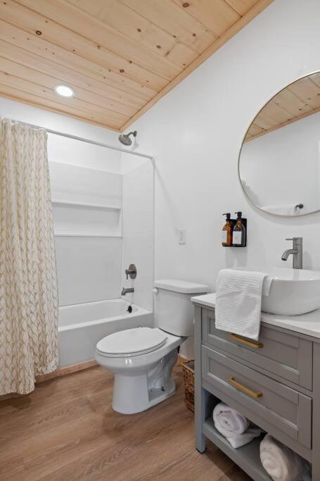 New! Modern Cabin With Two Decks, Bar & Game Room! Gatlinburg Exteriör bild