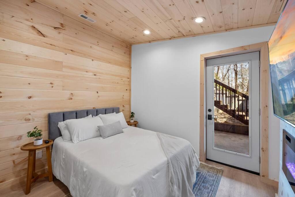 New! Modern Cabin With Two Decks, Bar & Game Room! Gatlinburg Exteriör bild