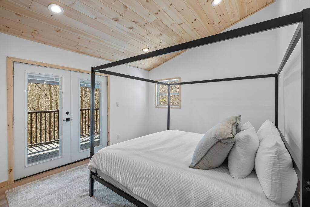 New! Modern Cabin With Two Decks, Bar & Game Room! Gatlinburg Exteriör bild