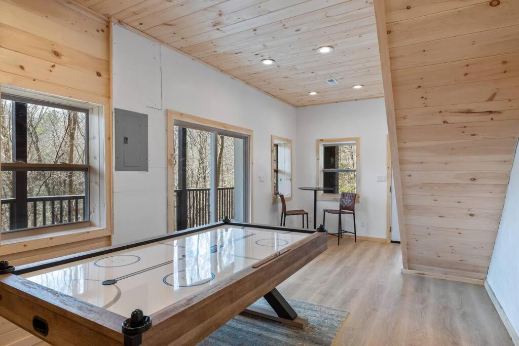 New! Modern Cabin With Two Decks, Bar & Game Room! Gatlinburg Exteriör bild