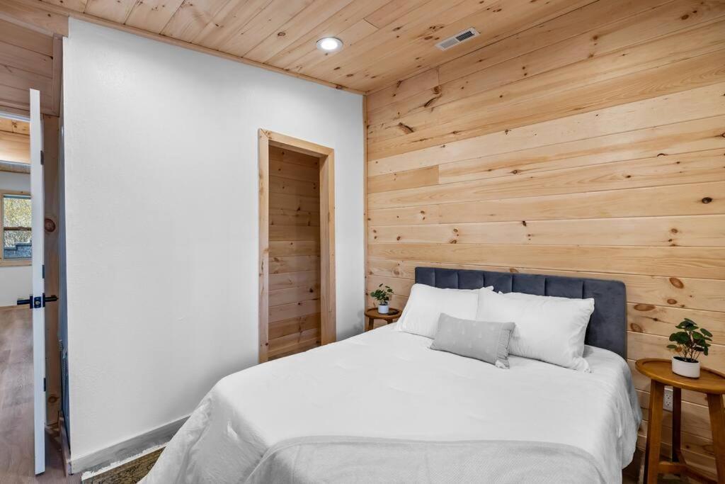 New! Modern Cabin With Two Decks, Bar & Game Room! Gatlinburg Exteriör bild